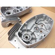 MOTOROVÁ SKŘÍŇ - (PĚKNÝ STAV, ALE NEPÁROVÁ) - ČZ 175/487 (487 000)